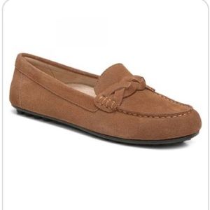 NIB Vionic Montara Suede Loafer Moccasin Flat
